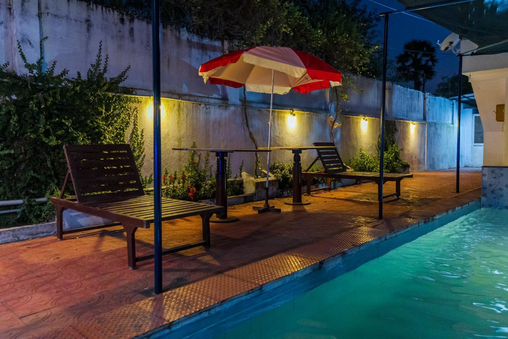 Ntr Garden Hotell Auroville Exteriör bild