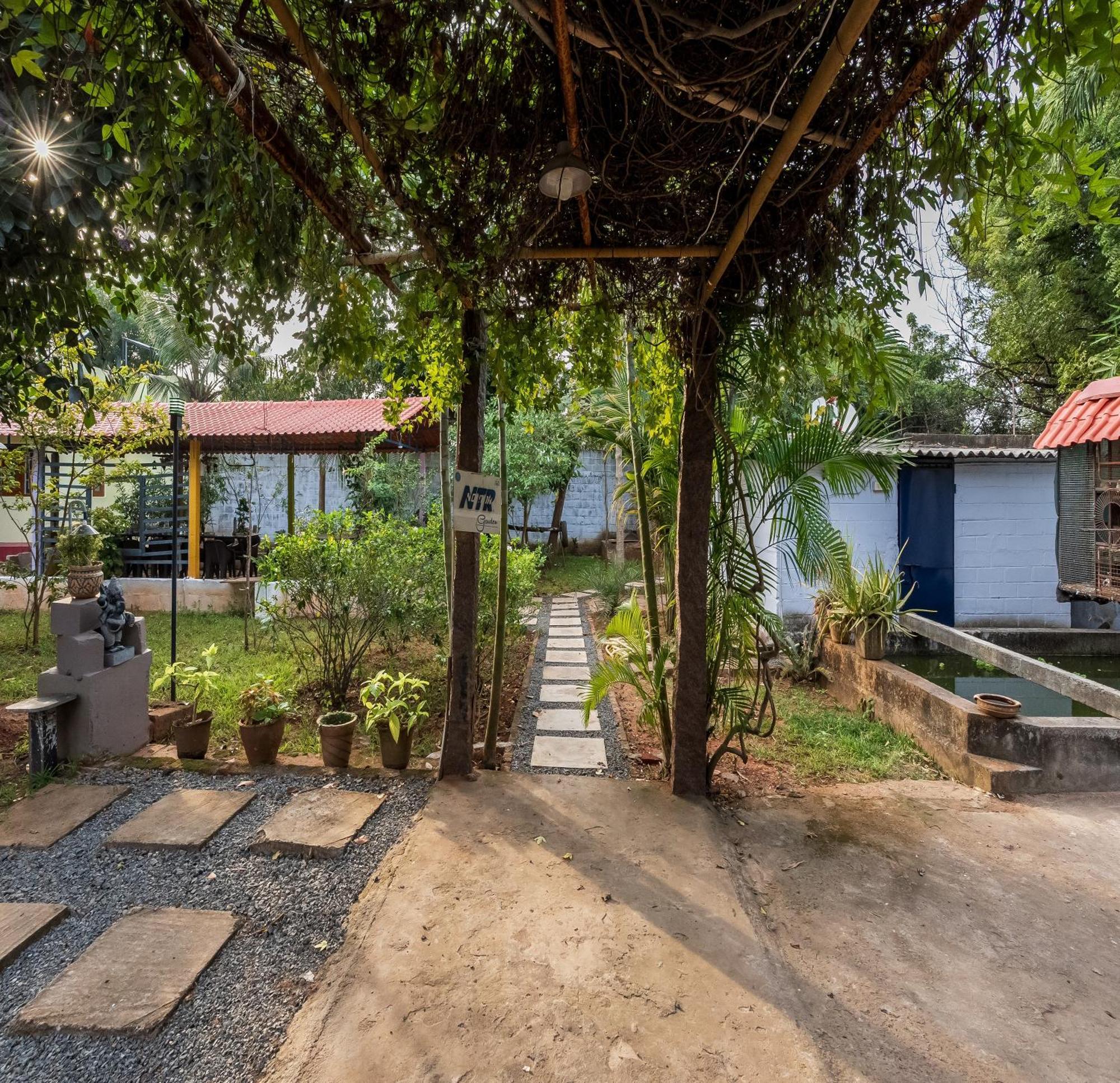 Ntr Garden Hotell Auroville Exteriör bild