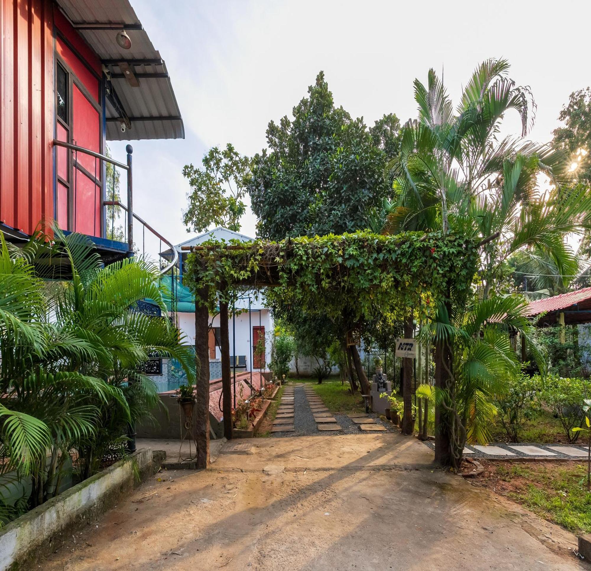 Ntr Garden Hotell Auroville Exteriör bild
