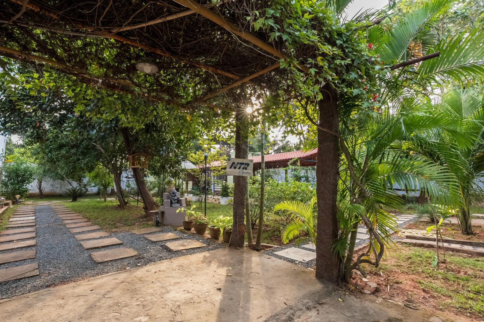 Ntr Garden Hotell Auroville Exteriör bild