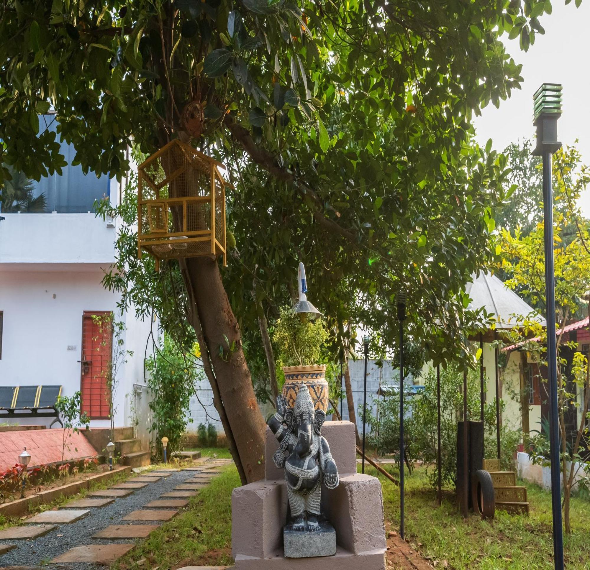 Ntr Garden Hotell Auroville Exteriör bild